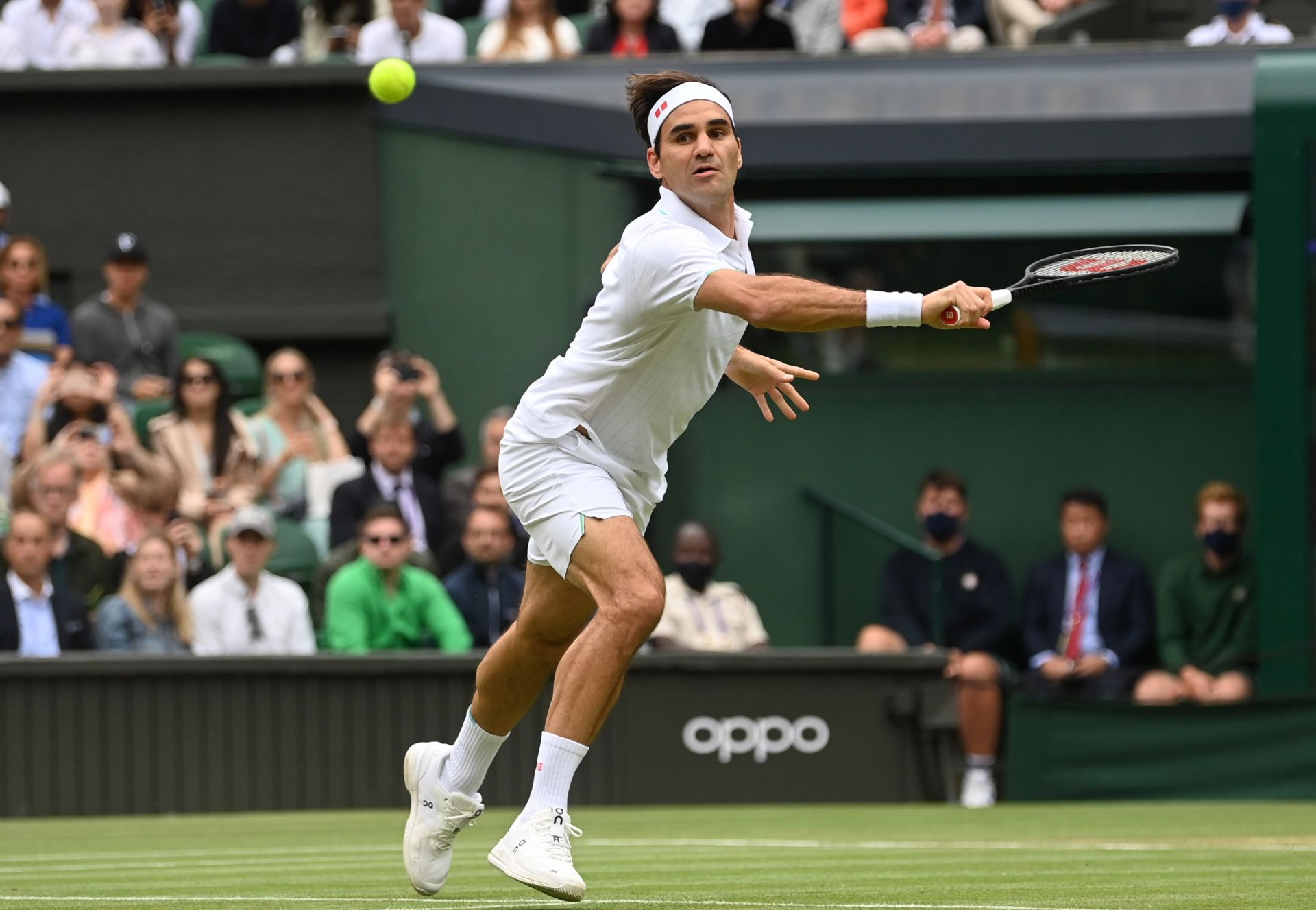 费德勒爆冷击败利物浦，精彩发挥引爆全场！的简单介绍