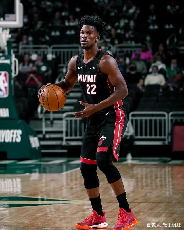 包含Scout回归赛场，精彩发挥首场状态亮眼，雄鹿观众沸腾！的词条