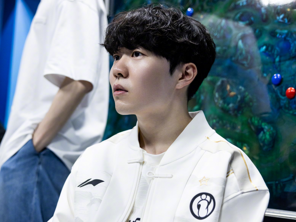 Rookie回归赛场，惊险取胜首场状态亮眼，G2观众沸腾！的简单介绍